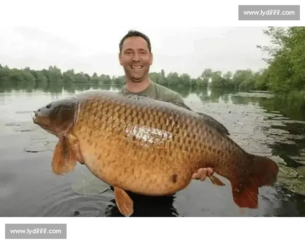 钓获 1.1 米巨鲶后放生:乐山男子用行动诠释生态垂钓新境界